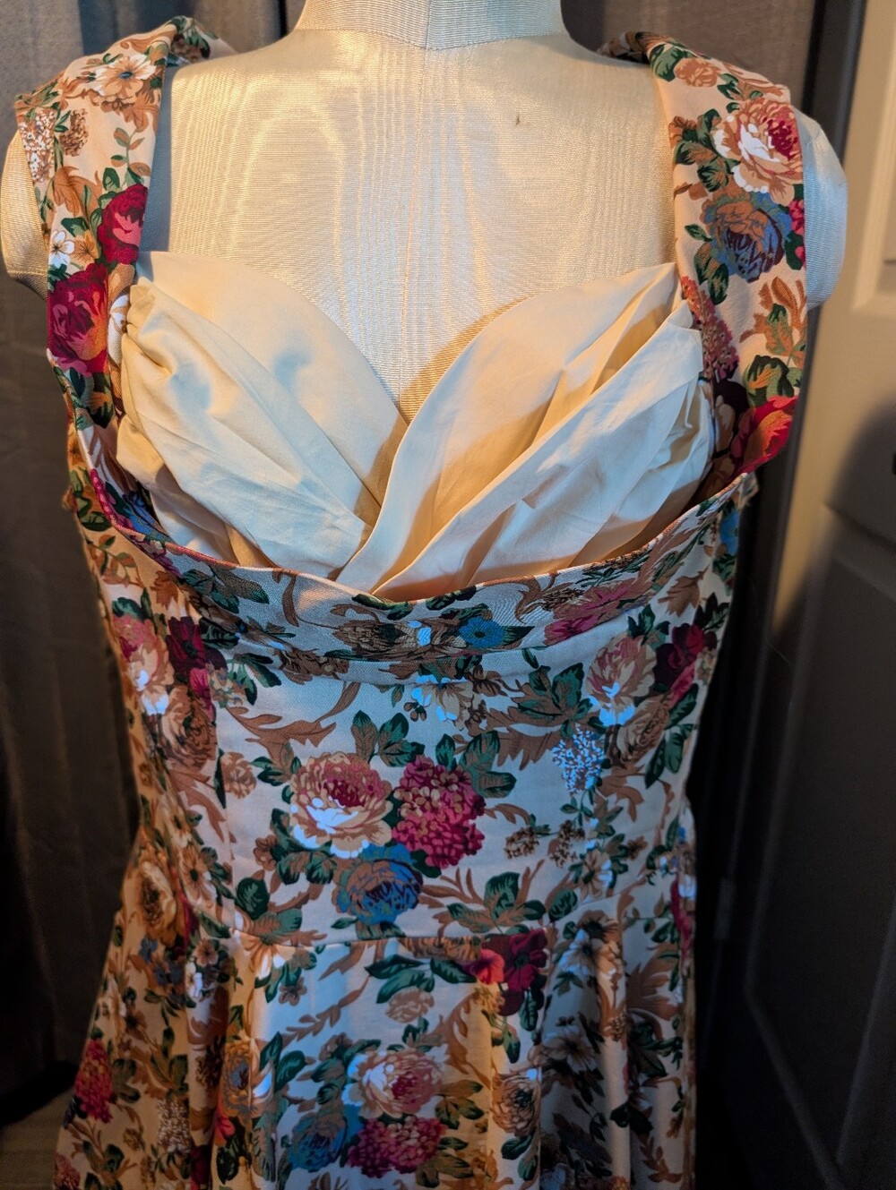 It Has Pockets! - Picture 3 of 7